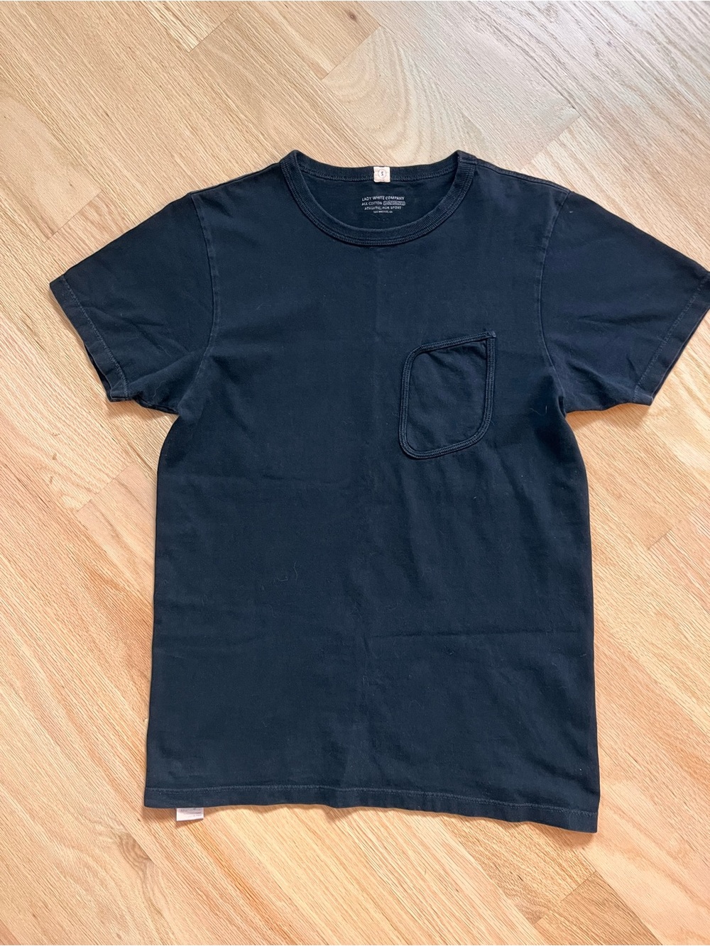 Lady White Company Black T-shirt small